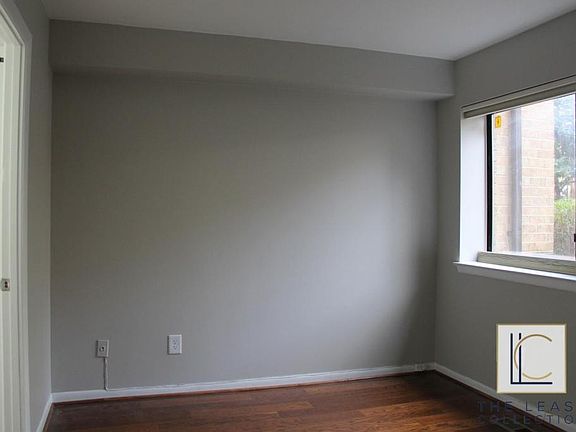 2nd image of 3047 Hawthorne Dr NE #1