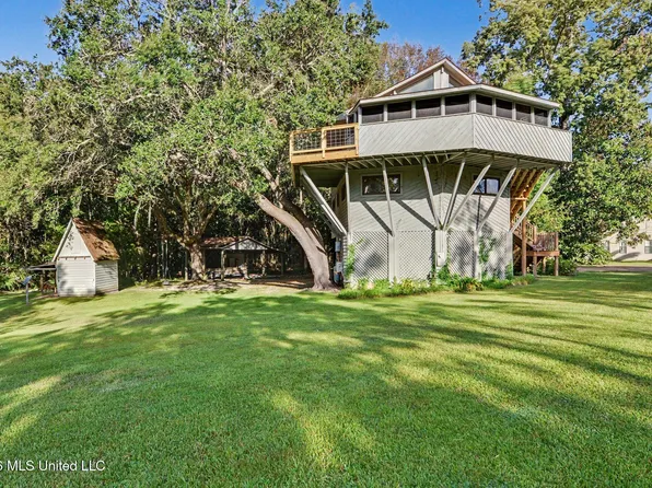 7417 Bluff Point Rd, Gautier, MS 39553