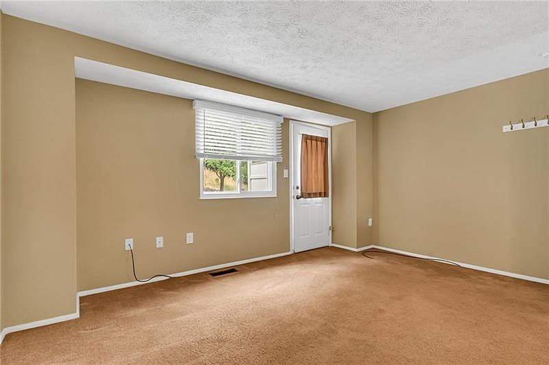 423 Ten Point Ln, Cranberry Township, PA 16066 Zillow