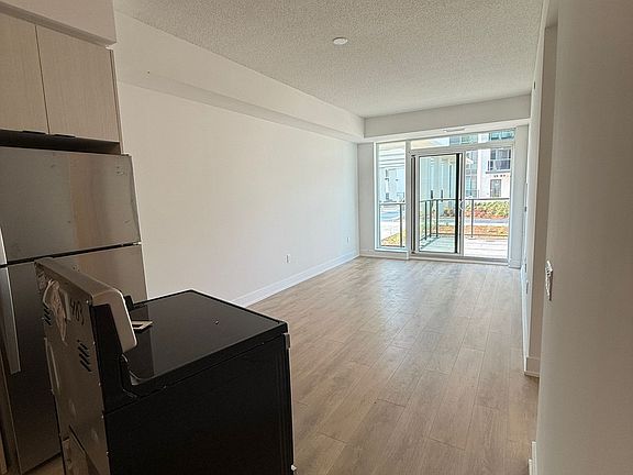 3rd image of 204 Burnhamthorpe Rd E #403