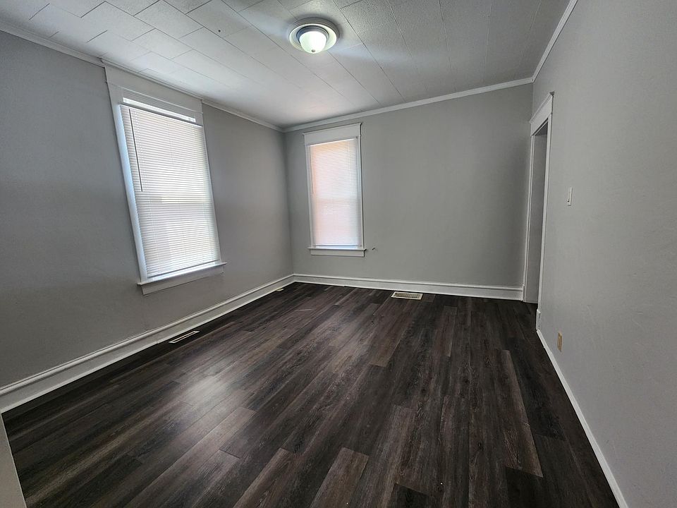 1st image of 1105 E 5th St #1105