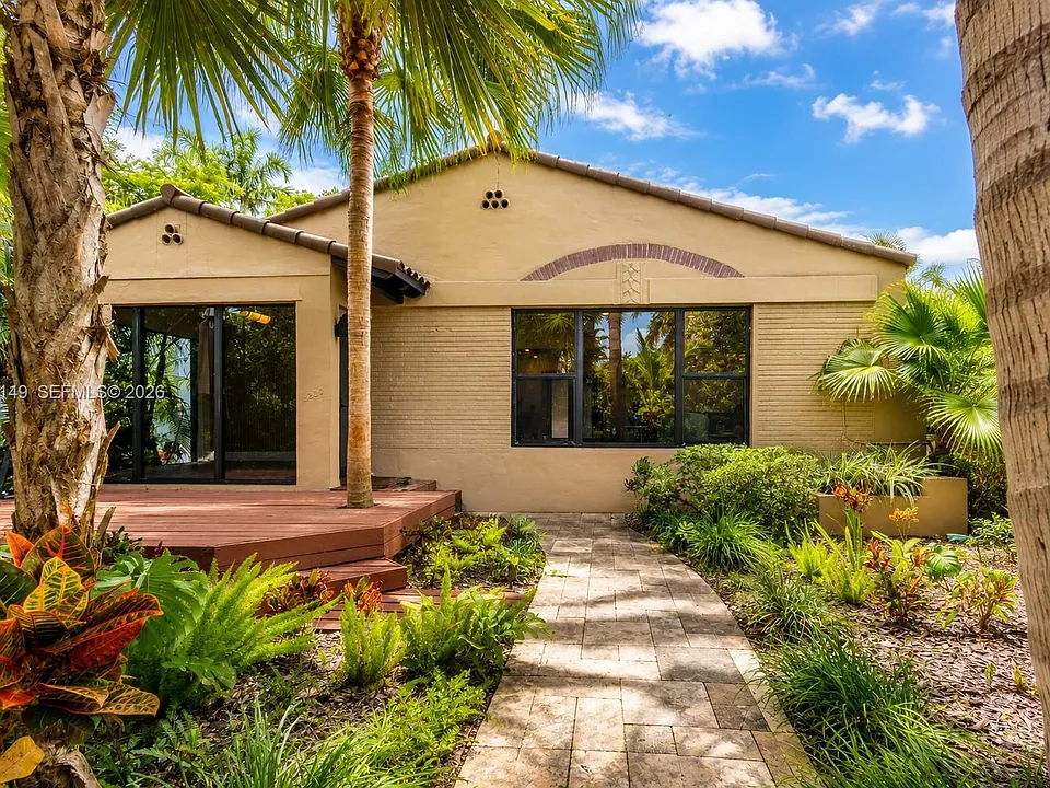 4230 Royal Palm Ave
