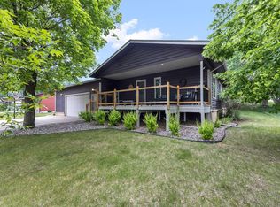 212 Wacker Dr, Glencoe, MN 55336