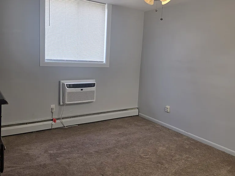 100 E Glenolden Ave #R12 — Photo 6