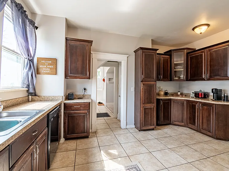 1440 W Decatur St — Photo 7