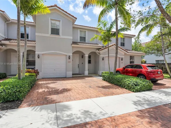 1018 NE 208th St, Miami, FL 33179