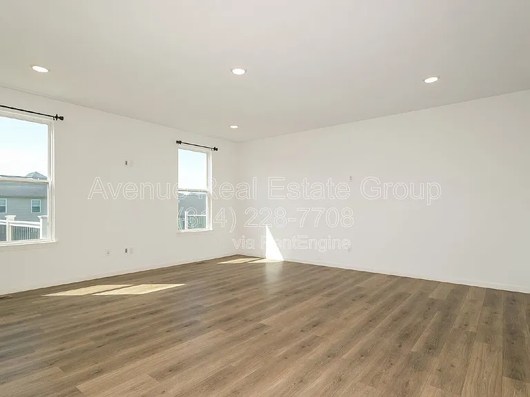 608 Highland Prairie Dr — Photo 4