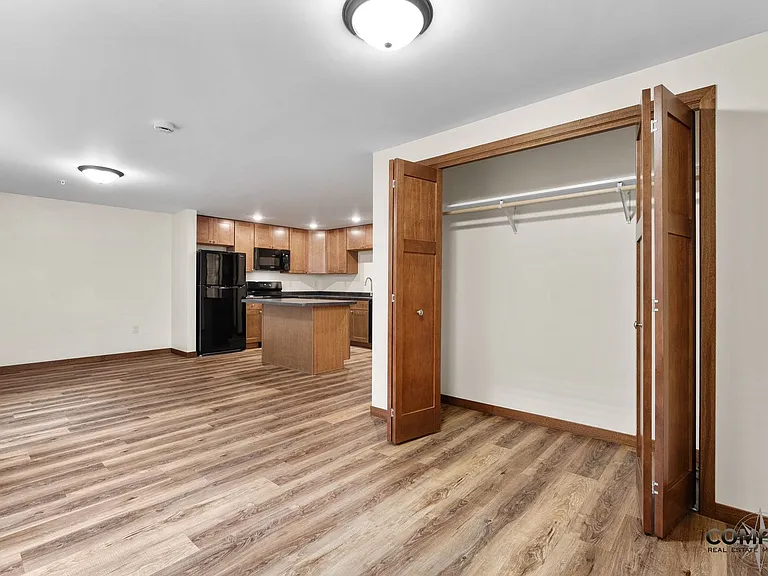 610 Gray St Apartments — Photo 10
