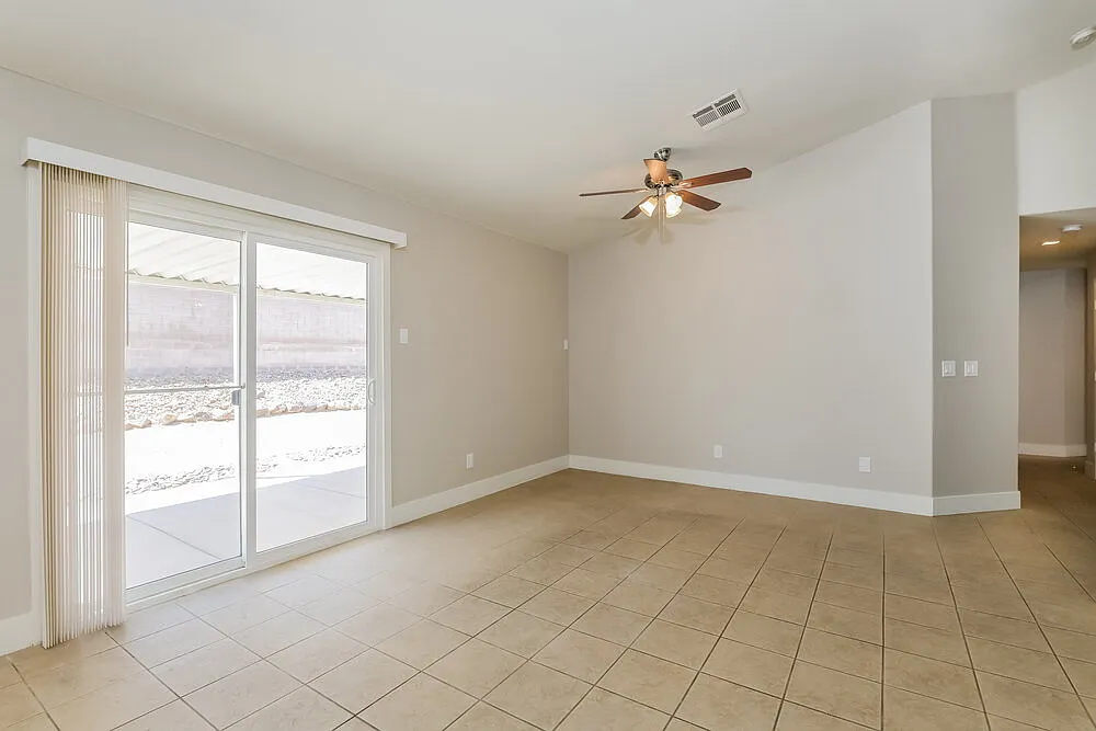 3 bed, 2.0 bath, 1425 sqft, $2,085 — Photo 4