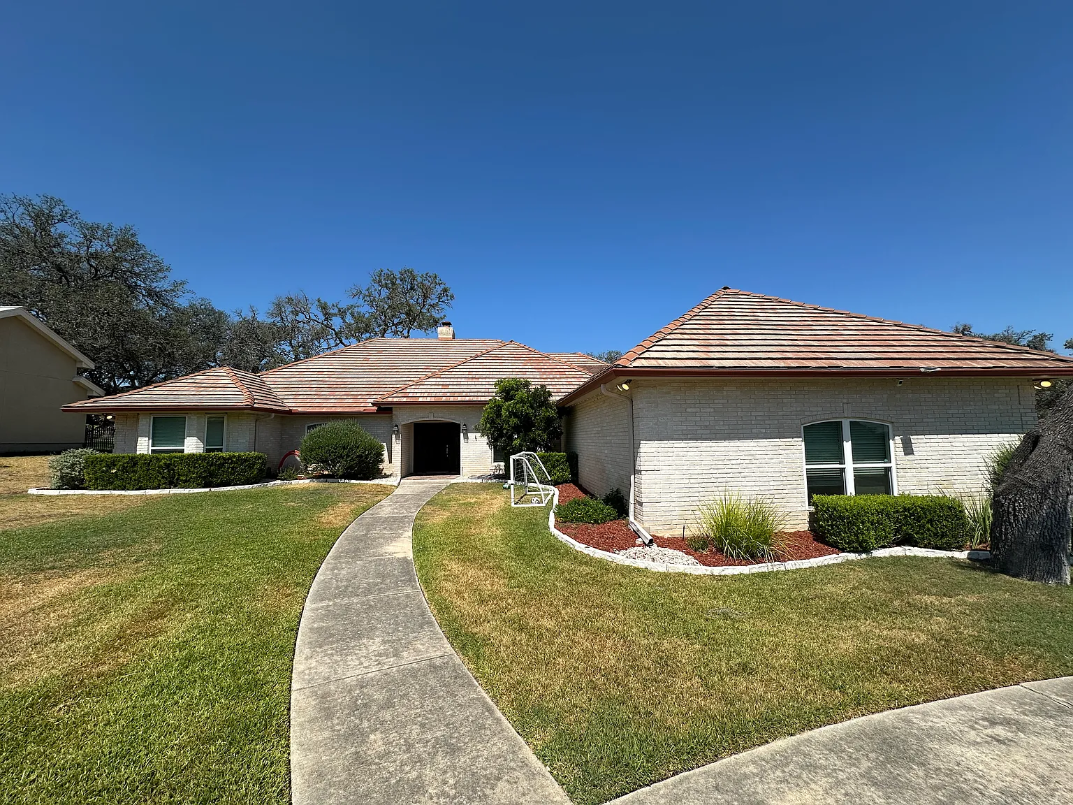 3 bed, 2868 sqft, $3,300 — Photo 1