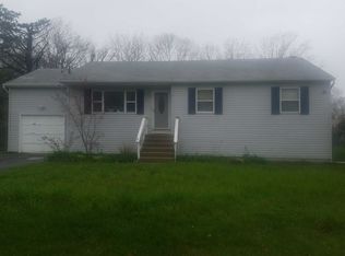 2 Johns Neck Rd, Shirley, NY 11967