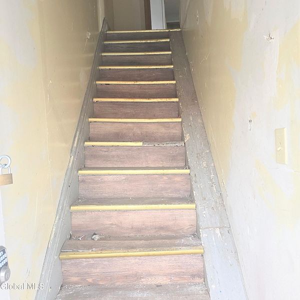 3rd image of 844 Albany Street