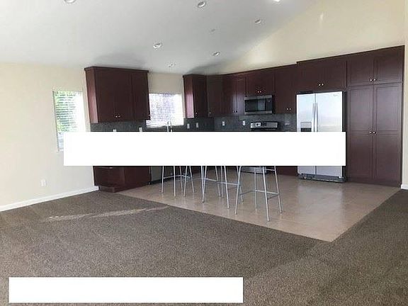 5th image of 300 Hillcrest Dr