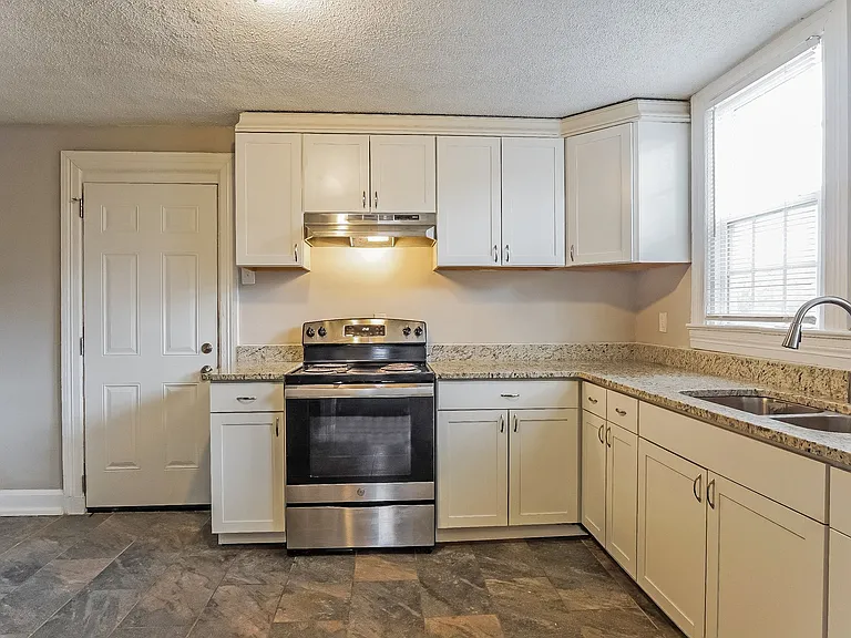 392916_023_kitchen_13574061.jpg
