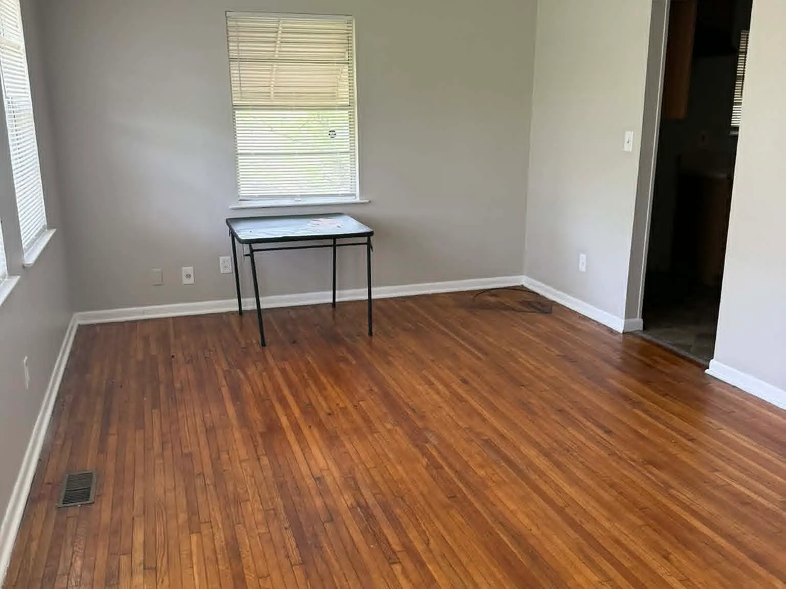 4 bed, 1947 sqft, $1,300 — Photo 2