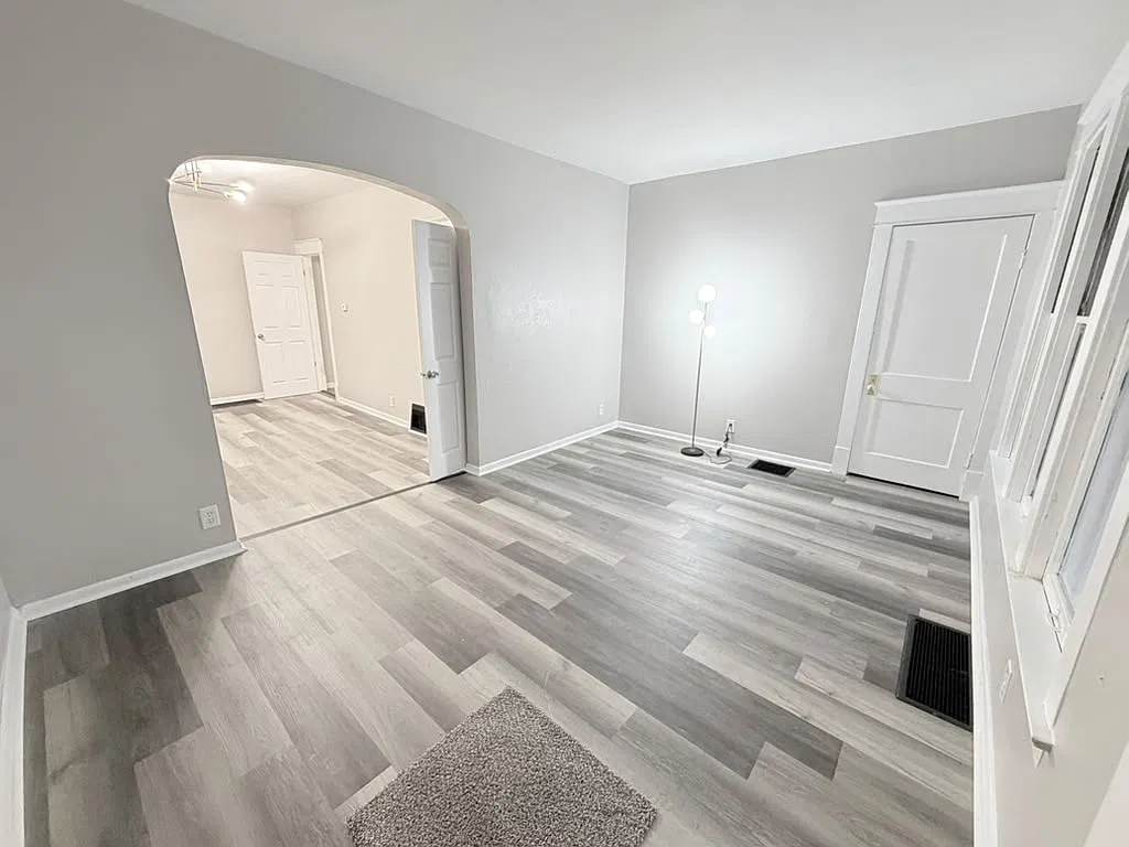 4 bed, 1096 sqft, $1,299 — Photo 2