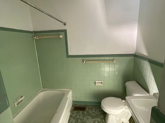2nd image of 1630 Wharton Ave #1632