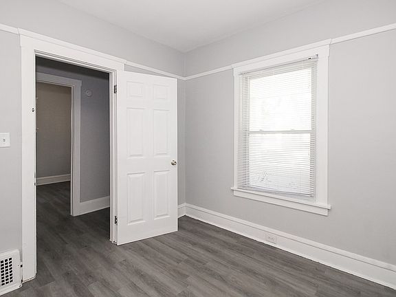 3rd image of 3071 W 111th St