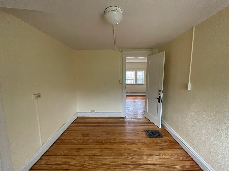 3344 Wyandotte St — Photo 23