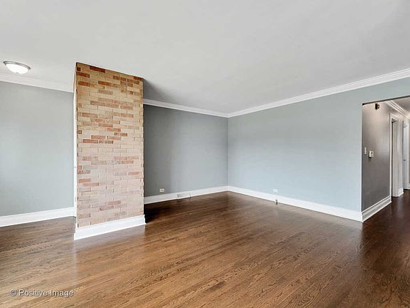 5th image of 220 N Lombard Ave