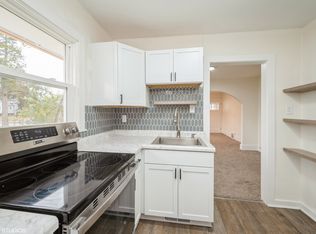 894 Center Point Rd NE, Cedar Rapids, IA 52402