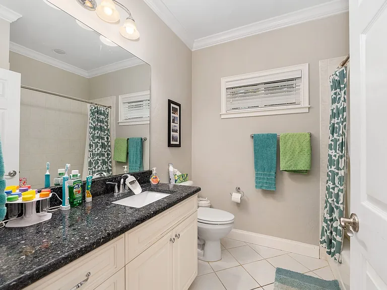 3773 SW 21st Dr — Photo 37