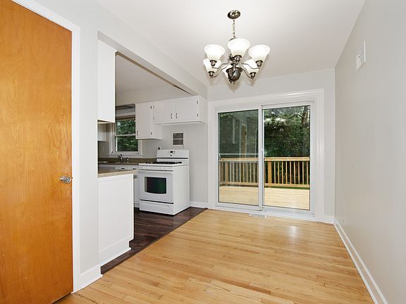 3rd image of 515 Crestwood Dr