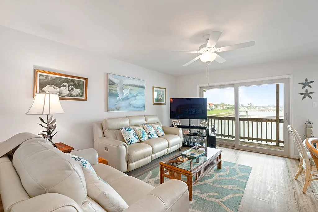 2 bed, 2.0 bath, 1414 sqft, $2,000 — Photo 4