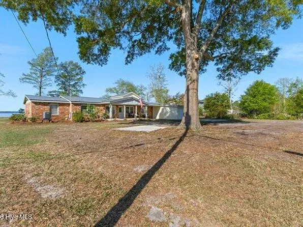 1922 Bella Coola Road, Lake Waccamaw, NC 28450