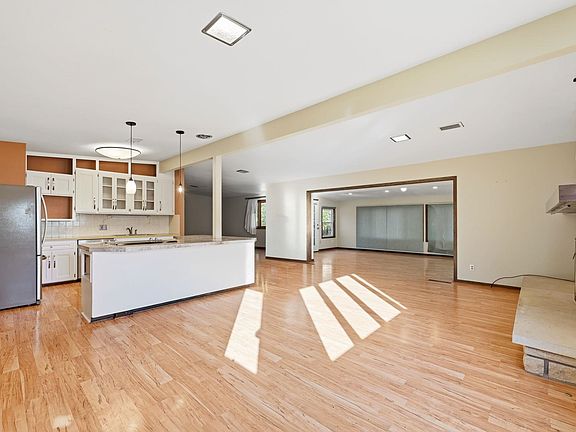 3rd image of 1900 W Nottingham Ln
