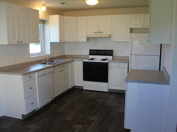1121 Roosevelt St, Vermillion, SD 57069