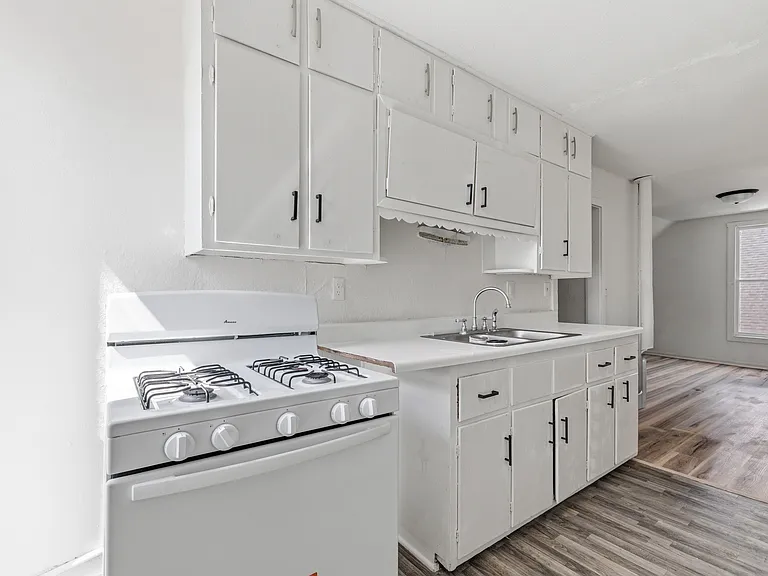 1010 W 2nd St #3 — Photo 7