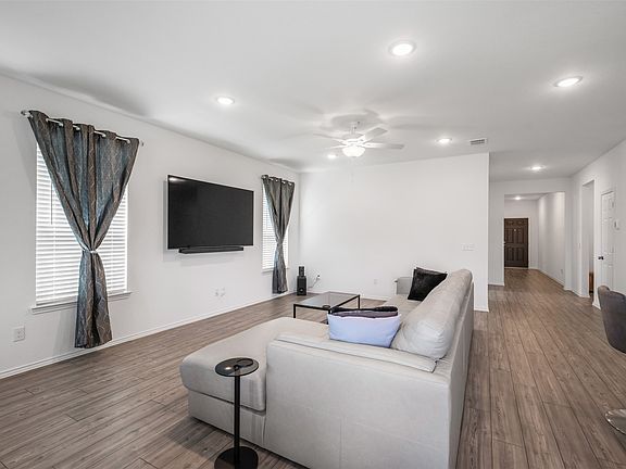 4th image of 1316 Pepperhill Ln