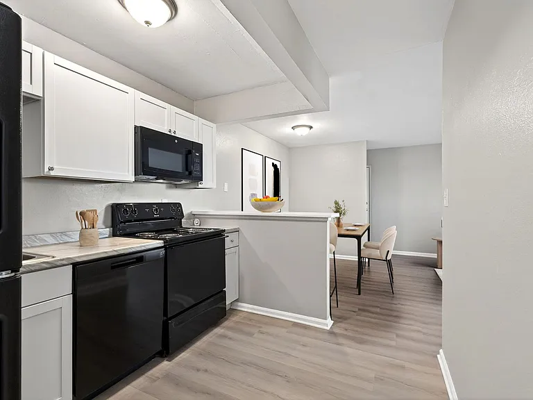 Monroe Terrace Apartments — Photo 26