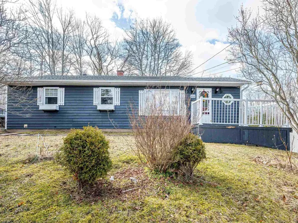 402 Highland Ave, West Hants, NS B0N 2T0