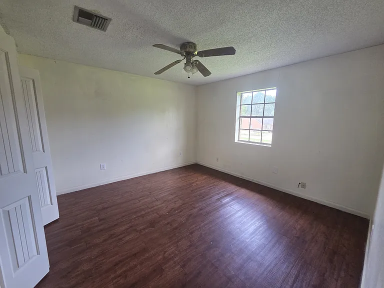 202 Belgium St #C — Photo 4