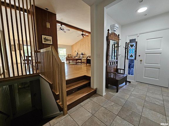 3rd image of 46 Hillcrest Dr