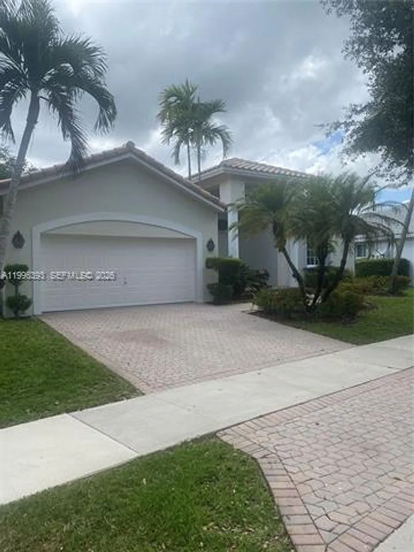 Building Photo - 3066 Lakewood Cir #0
