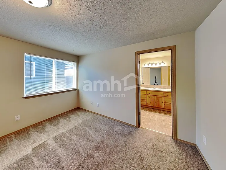 467 Whitney Dr — Photo 10