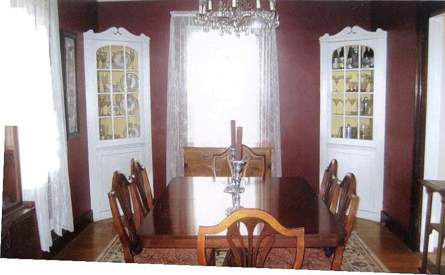 Built in cupboards in Dining room