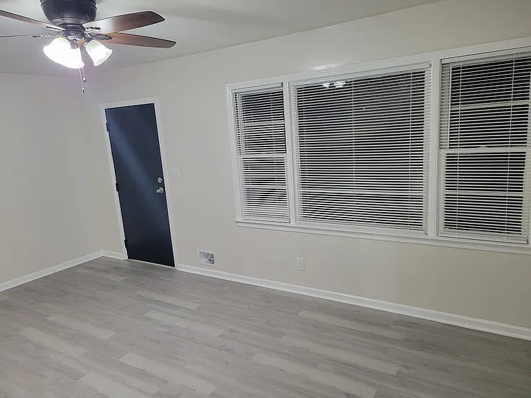 833 Elizabeth St — Photo 15