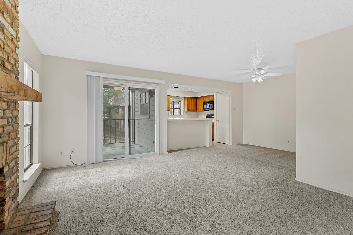 Building Photo - 15221 Berry Trl #A