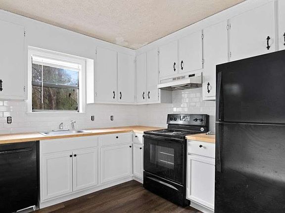 5th image of 271 E Wright St