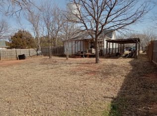 813 N 3rd St, Sayre, OK 73662