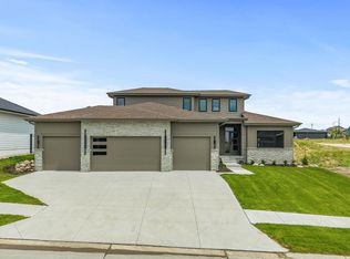 5407 N 212th St, Elkhorn, NE 68022