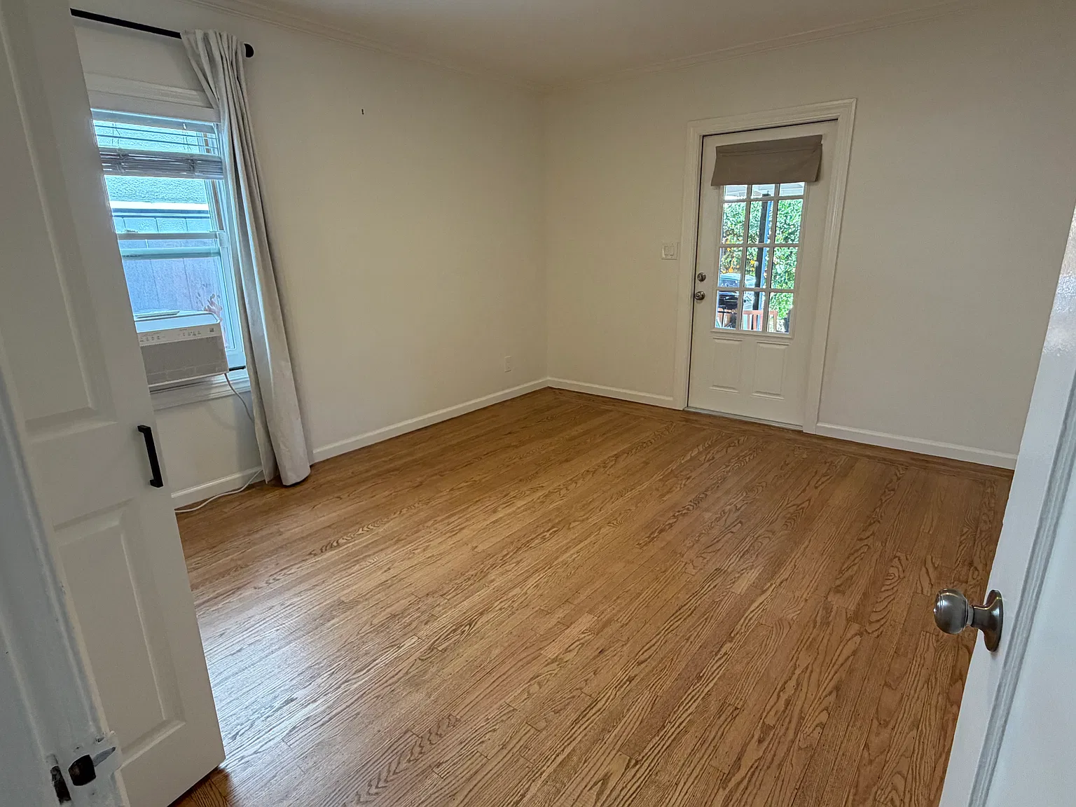 2 bed, 1.5 bath, 1055 sqft, $3,600 — Photo 4