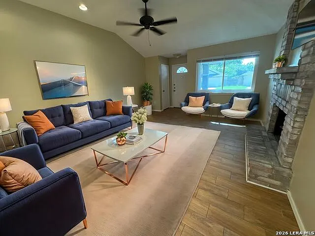 3 bed, 2.0 bath, 1266 sqft, $1,650 — Photo 4