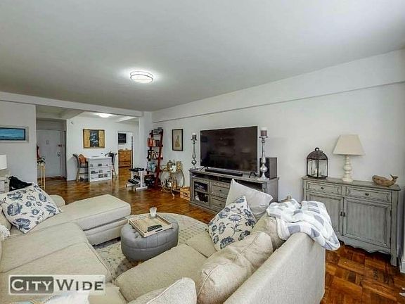 2nd image of 219 E 69th St #5S
