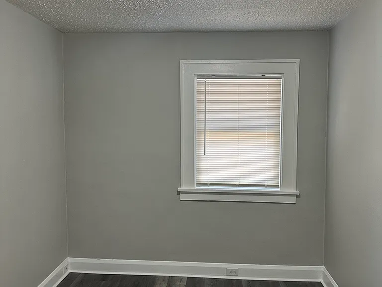 1510 N Chester Ave — Photo 12