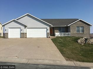 902 Roberta Cir, Goodhue, MN 55027